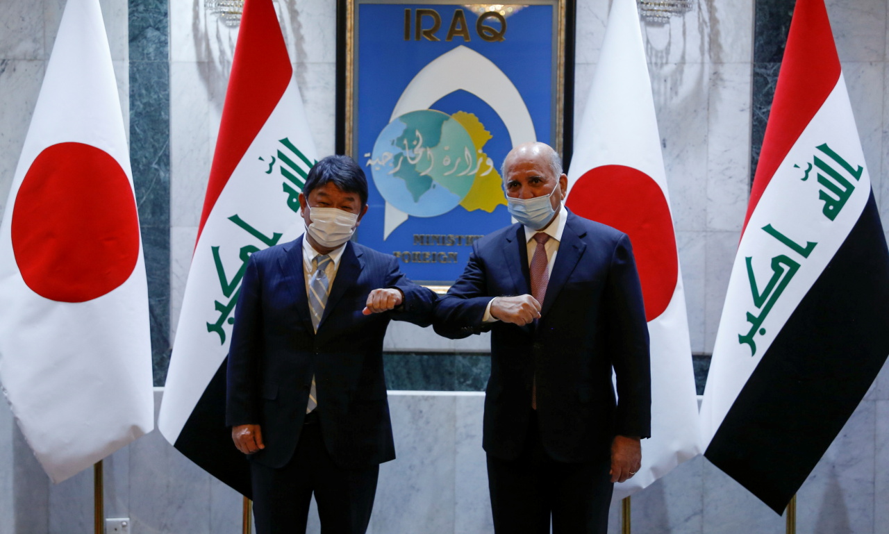 Iranian president met Sunday with Japan's foreign minister in the capital of Tehran. (Reuters-Yonhap)