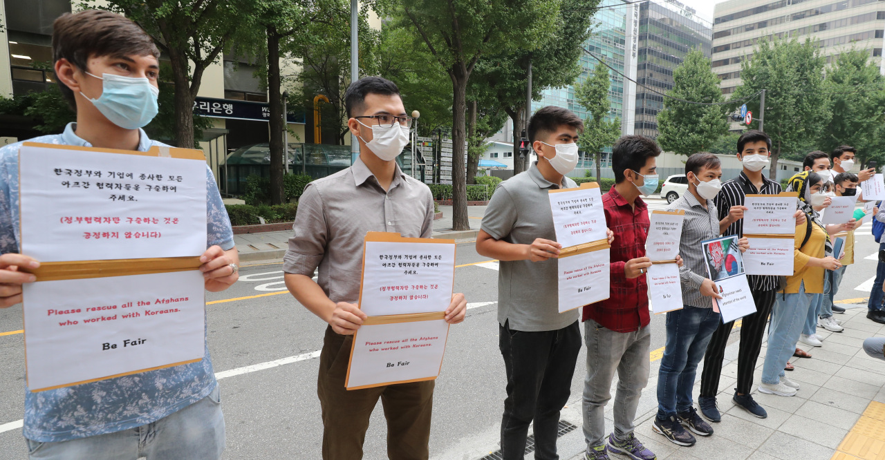 Afghans in Korea protest in front of the Foreign Ministry in Jongno-gu, Seoul on Monday, urging the rescue of their families in Afghanistan. (Yonhap)
