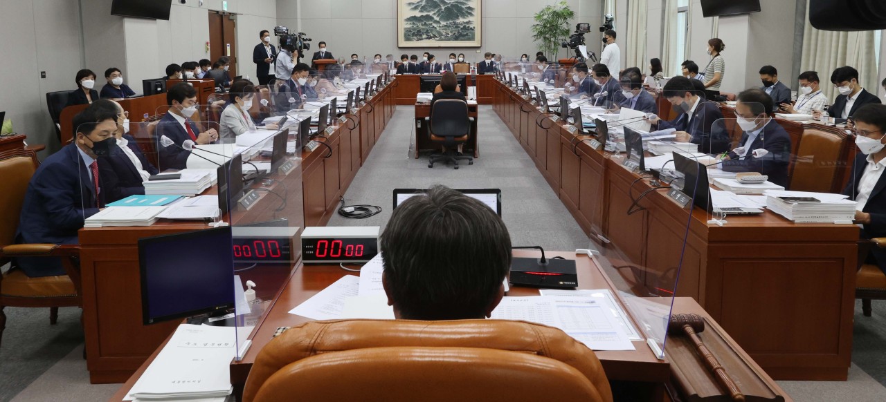 This image shows a plenary meeting of the Health and Welfare Committee at the National Assembly in Seoul on Monday. (Yonhap)