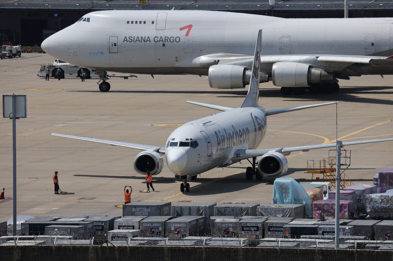 2021년 8월 3일 서울 서부 인천국제공항 화물터미널에 주차된 비행기들(연합뉴스)