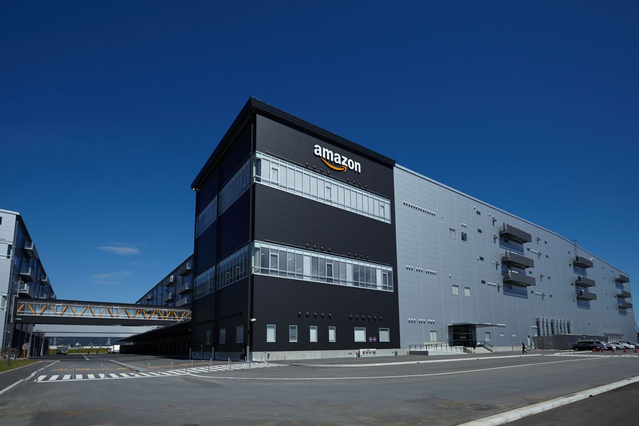 An exterior view of Amazon fulfillment center in Odawara, Kanagawa Prefecture, Japan. The logistics center is one of the portfolio assets in which D&D Platform REIT owns an equity stake. (Amazon)
