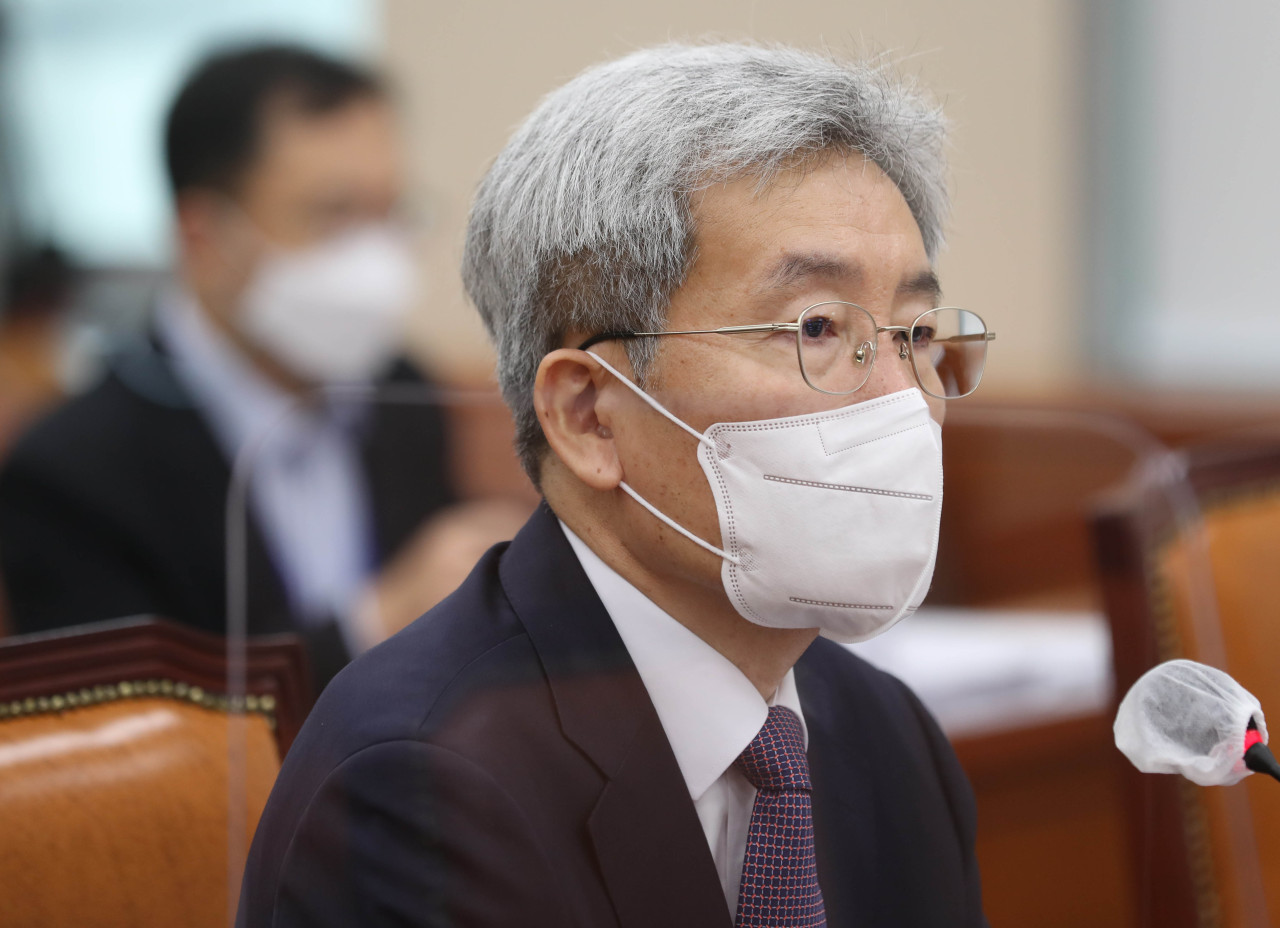 Koh Seung-beom, FSC chief nominee, answers questions during a Parliament hearing on Friday. (Yonhap)