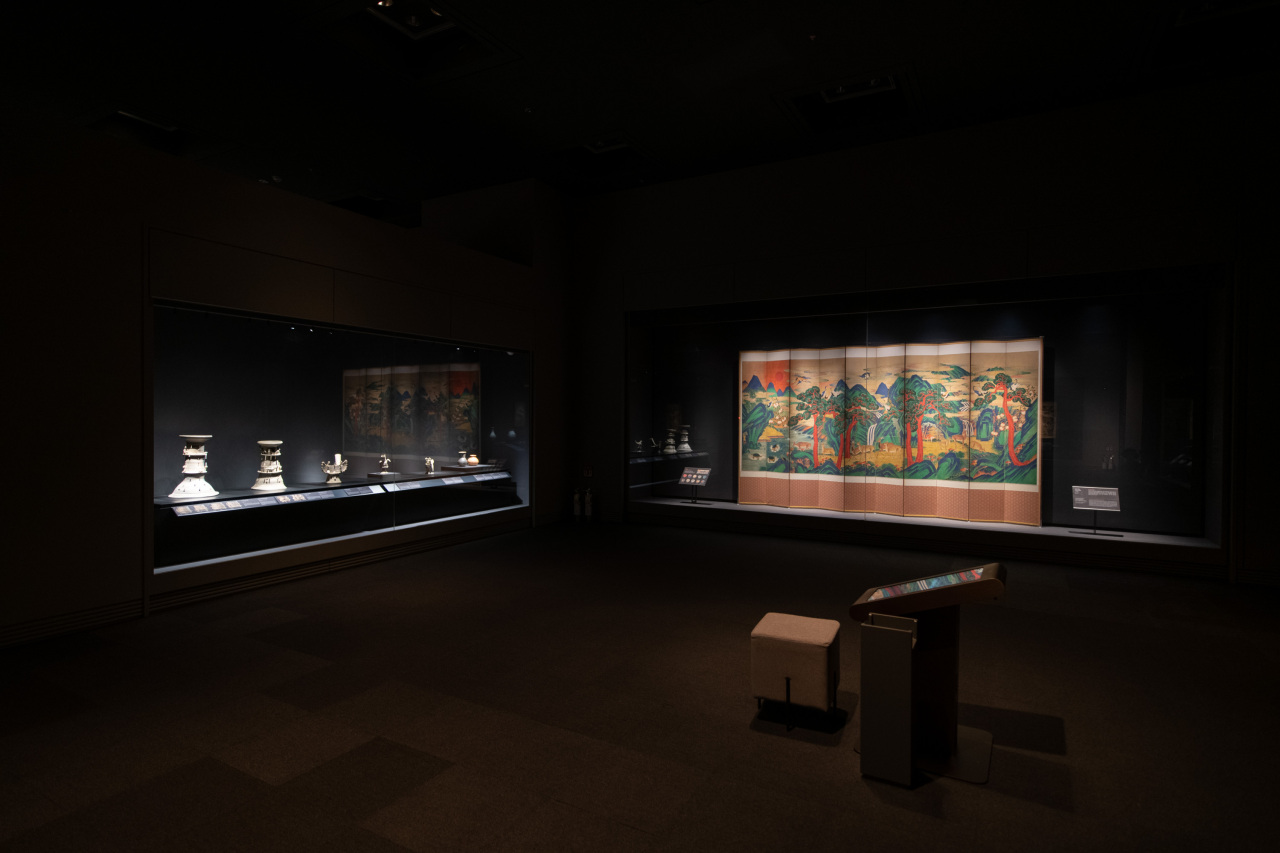 An installation view of “A Great Cultural Legacy: Masterpieces from the Bequest of the Late Samsung Chairman Lee Kun-hee” which runs through Sept. 26 at the National Museum of Korea (NMK)