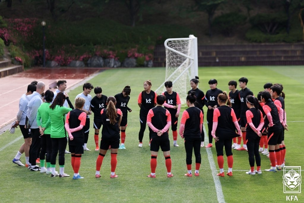 This file photo shows the South Korean women's national team players ahead of practice at Mipo Stadium in Ulsan, 415 kilometers southeast of Seoul. (Korea Football Association)