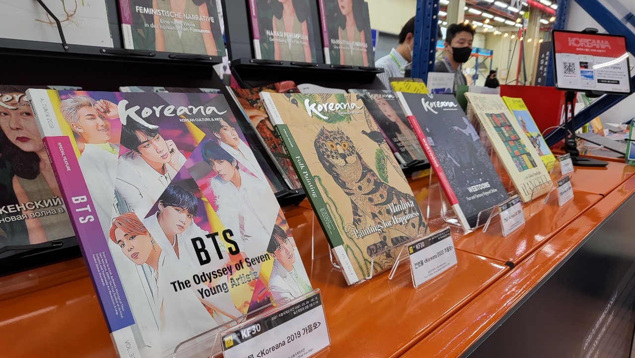 Published magazines are on display at the Korea Foundation’s booth. (Kim Hae-yeon/The Korea Herald)
