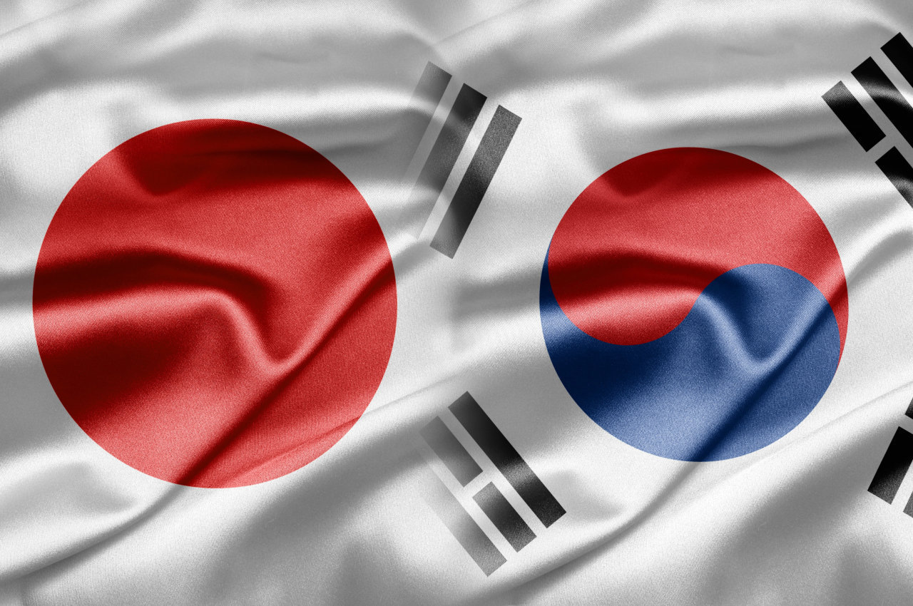 Flags of Japan and South Korea (123rf)