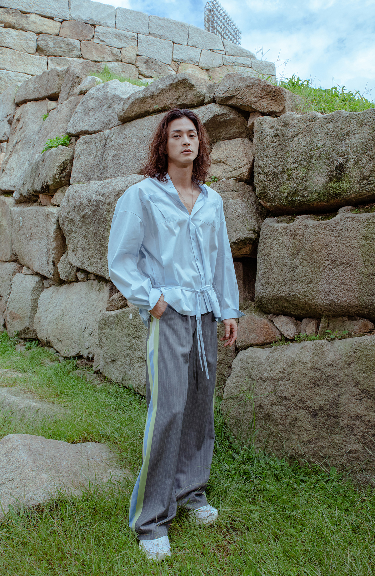 Actor Kim Ji-hun presents a look from LIE’s 2022 spring-summer lineup. (Seoul Fashion Week)