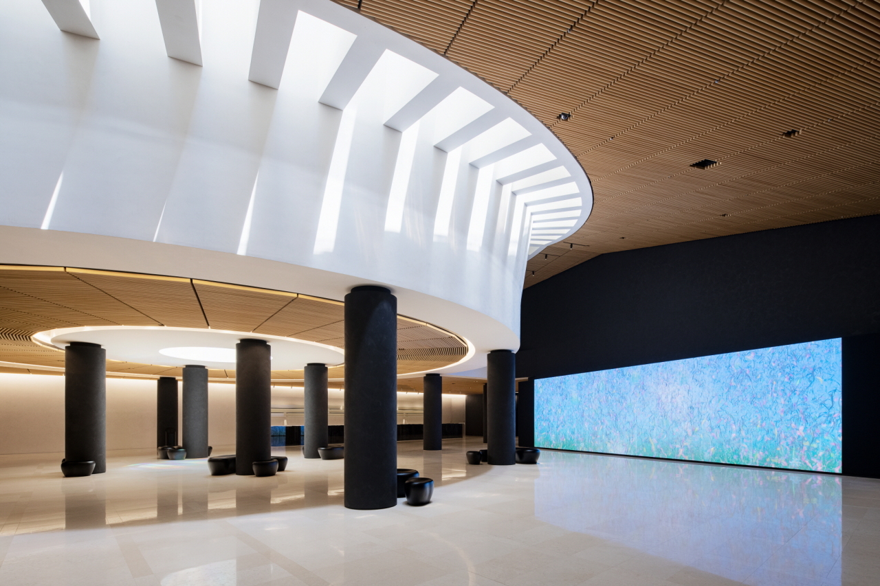 A view of the remodeled lobby at Leeum Museum of Art (Leeum Museum of Art)