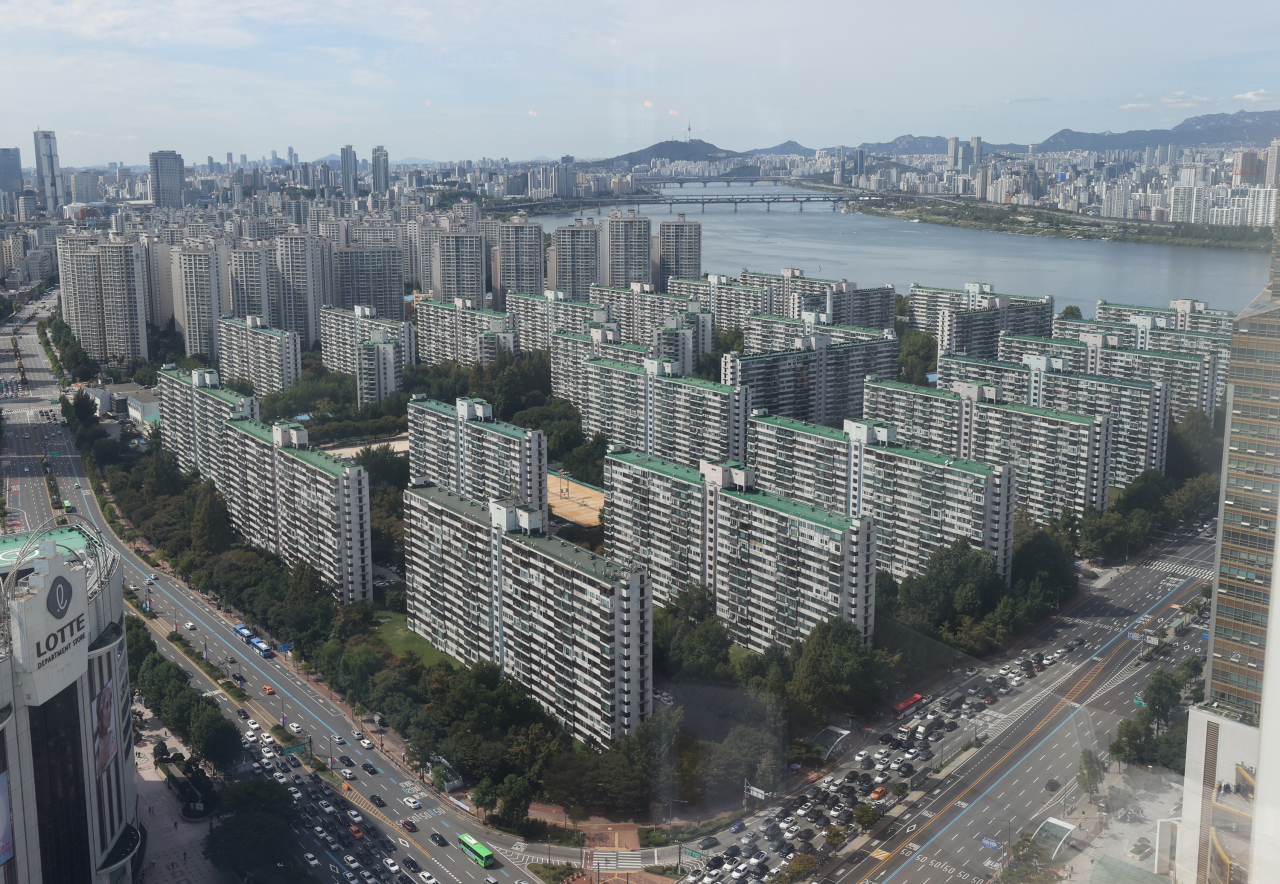 Aerial view of an apartment complex in Seoul (Yonhap)