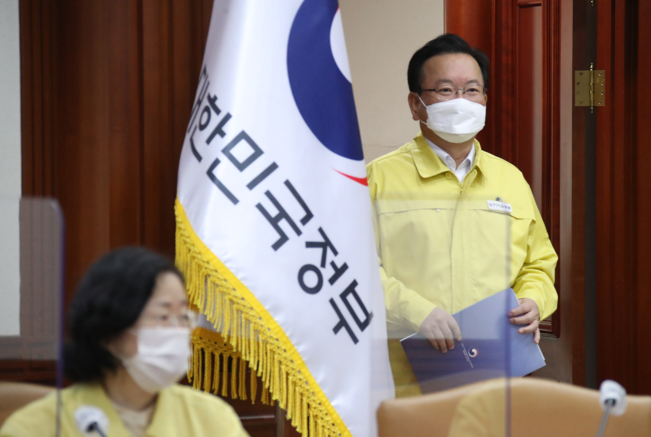 Prime Minister Kim Boo-kyum arrives at an interagency meeting on the government's coronavirus response at the government office complex in Seoul on Friday. (Yonhap)