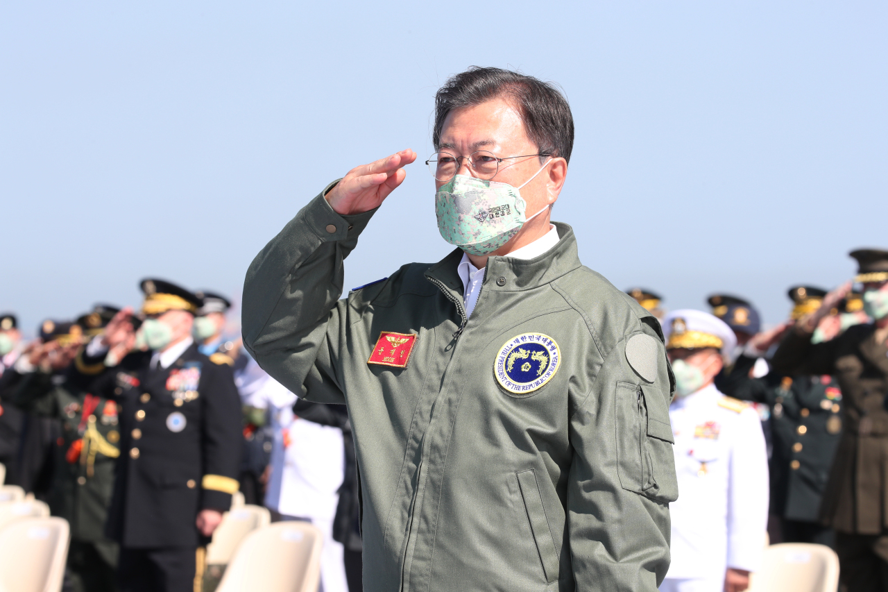 President Moon Jae-in salutes during the 73rd Armed Forces Day ceremony held on board the Marado, a landing platform helicopter ship, in Yeongil Bay near the 1st Marine Division in the southeastern port city of Pohang on Friday. (Yonhap)