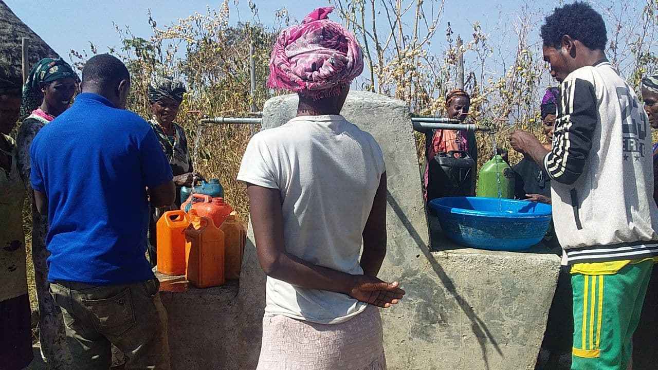 Residents of Gurage Zone in Ethiopia are provided with clean water supplied from the Korea International Cooperation Agency’s official development assistance project in the region. (KOICA)