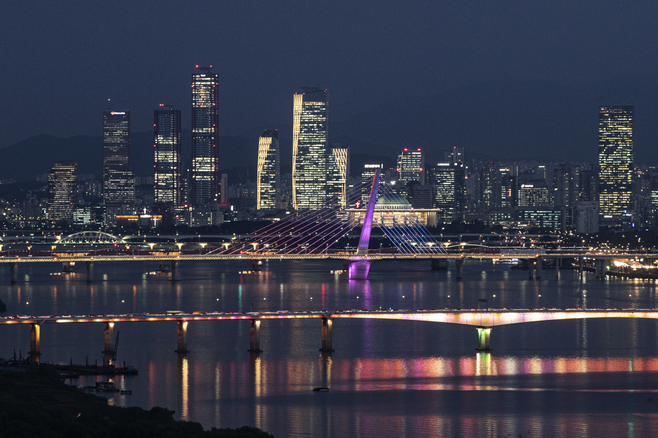 This photo, taken on Thursday, shows a night view of Seoul's financial district in Yeouido. (Yonhap)