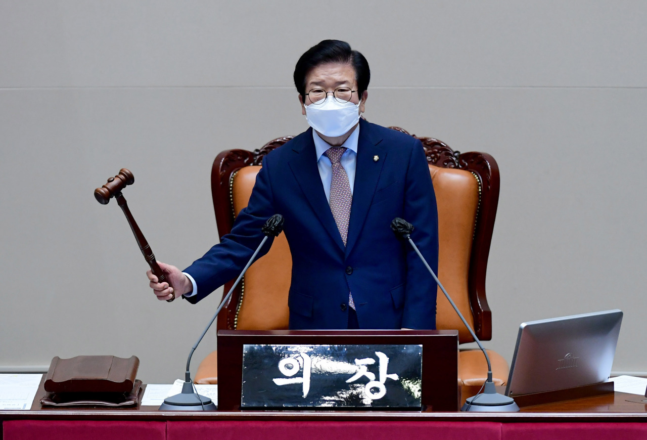 National Assembly Speaker Park Byeong-seug announces the beginning of the plenary session on Sept. 28. (Yonhap)