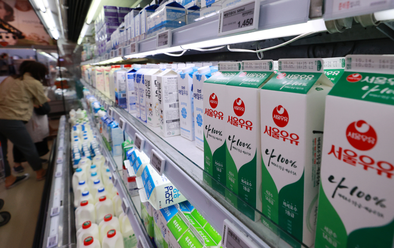 This photo, taken on Wednesday, shows shelves of dairy products at a large discount store in Seoul. (Yonhap)