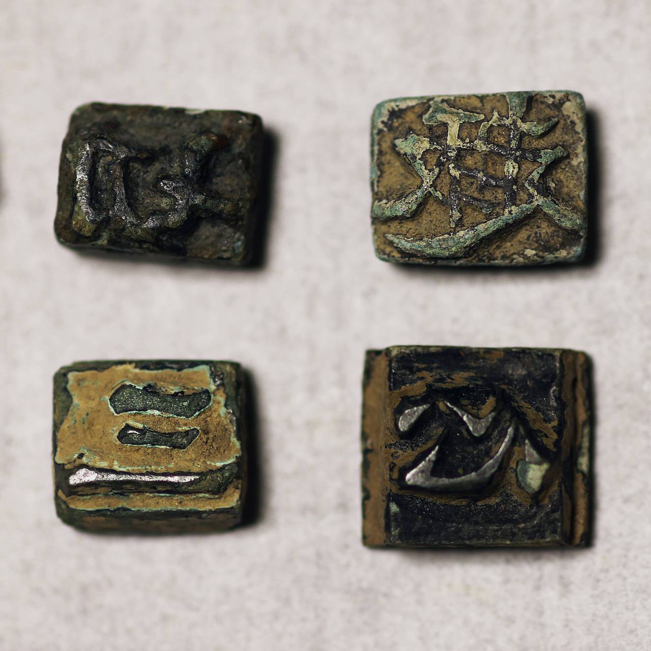 A collection of Jeungdoga Goryeo movable metal printing type from Manwoldae in Kaesong is photographed with permission from Kim Byung-gu’s collection in Daegu. (Hyungwon Kang)