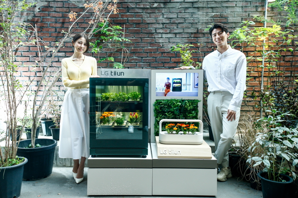 Models pose with LG Electronics’ new plant-growing device, LG tiium. (LG Electronics)