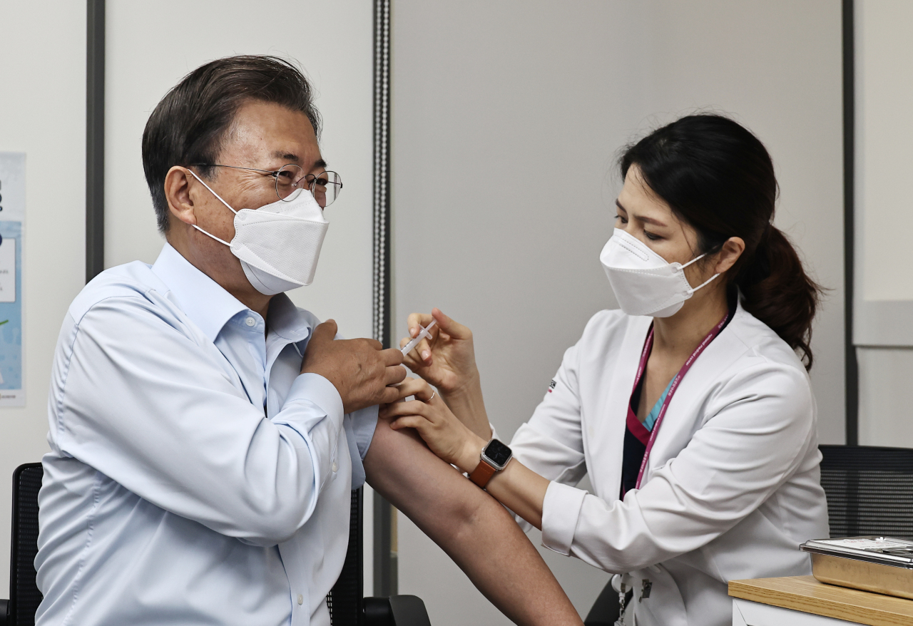 President Moon Jae-in receives a COVID-19 booster shot at the COVID-19 Central Vaccination Center, within the National Medical Center, in Seoul on Friday.(Yonhap)