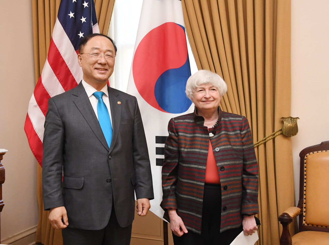 Deputy Prime Minister and Finance Minister Hong Nam-ki (left) poses with US Treasury Secretary Janet Yellen in Washington on Thursday, Eastern time. (Yonhap)
