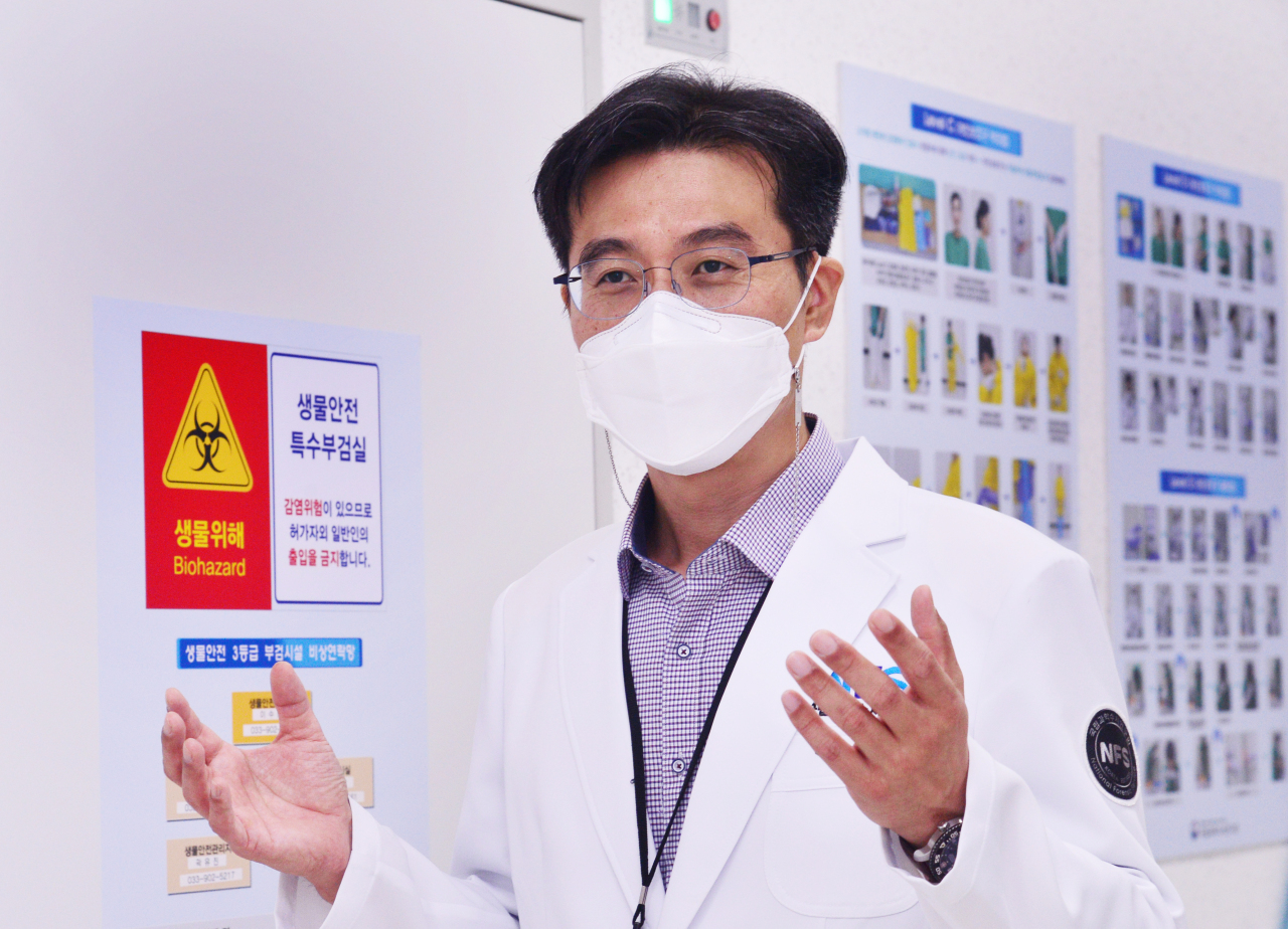Korea’s top forensic pathologist Dr. Lee Sookyoung stands before the entrance of the biosafety level 3 laboratory. (Park Hyun-koo/The Korea Herald)