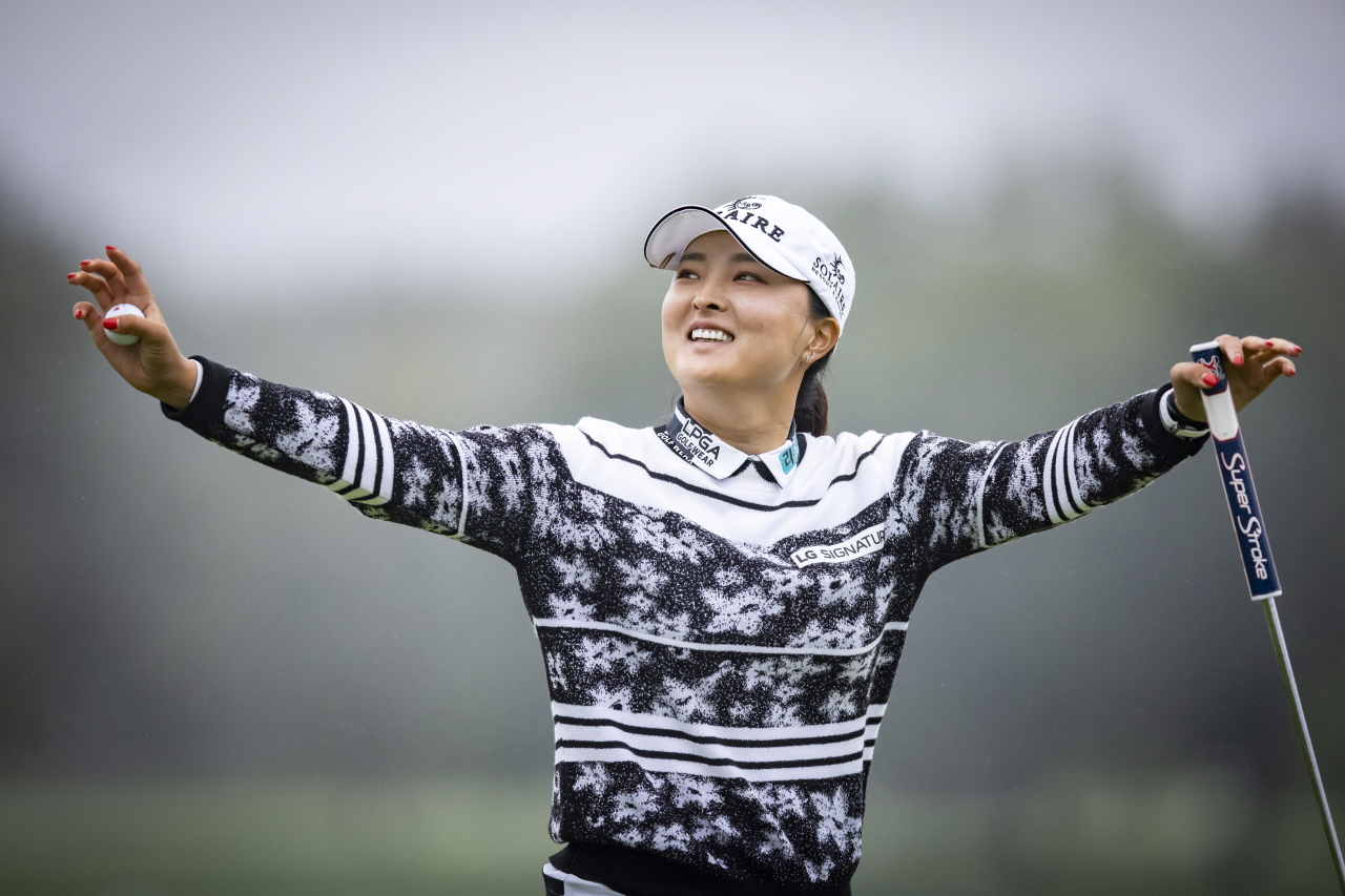 In this EPA photo, Ko Jin-young of South Korea celebrates her victory at the Cognizant Founders Cup at Mountain Ridge Country Club in West Caldwell, New Jersey, on Oct. 10, 2021. (Yonhap)