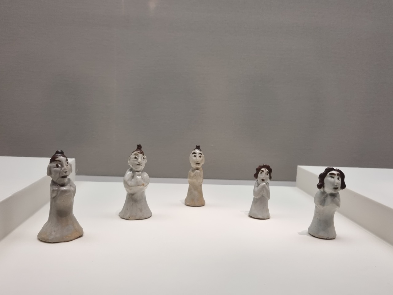 Donor Lee Hong-kun’s favorite ceramic artwork “Burial Figures” from the Joseon era is displayed at the Lee Hong-kun Gallery of the National Museum of Korea. (NMK)