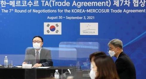 Lee Kyung-sik, a South Korean free trade agreement negotiator, has the seventh round of negotiations for the Korea-Mercosur trade agreement held via video link on Aug. 30, 2021, in this file photo provided by the Ministry of Trade, Industry, and Energy. (PHOTO NOT FOR SALE) (Yonhap)
