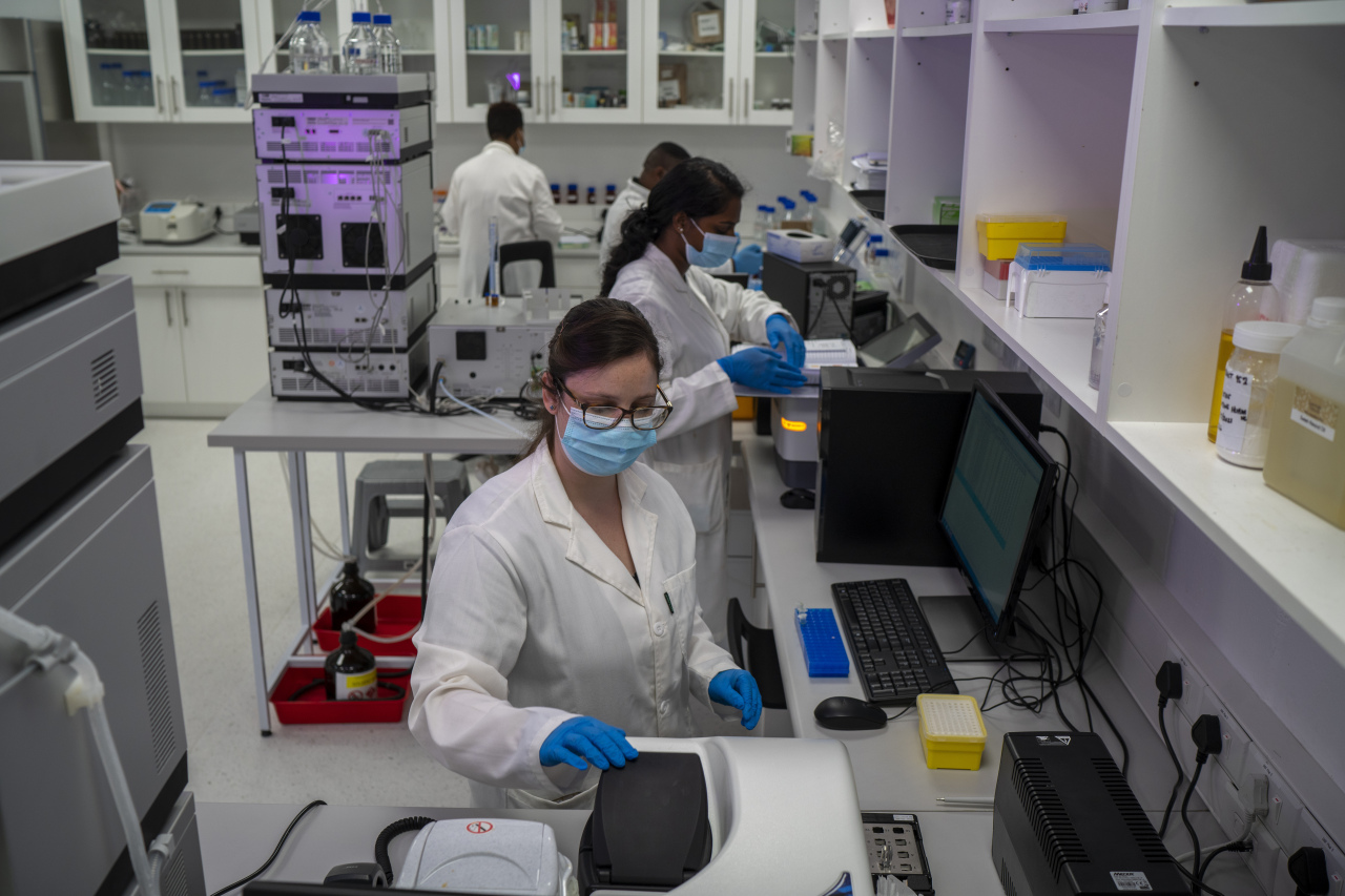 Scientists conduct research at an Afrigen Biologics and Vaccines lab in Cape Town, South Africa, Oct. 19. (AP-Yonhap)