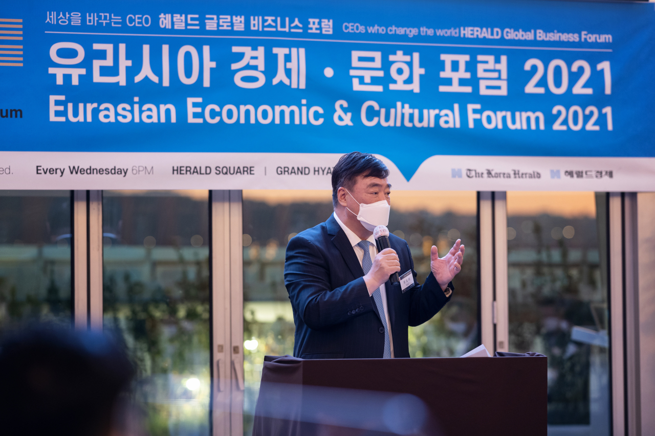 Chinese Ambassador Xing Haiming delivering opening remarks at the second day of Eurasian Economic and Cultural Forum 2021 hosted by The Korea Herald at Sevitseom in Seoul.(Damda Studio)