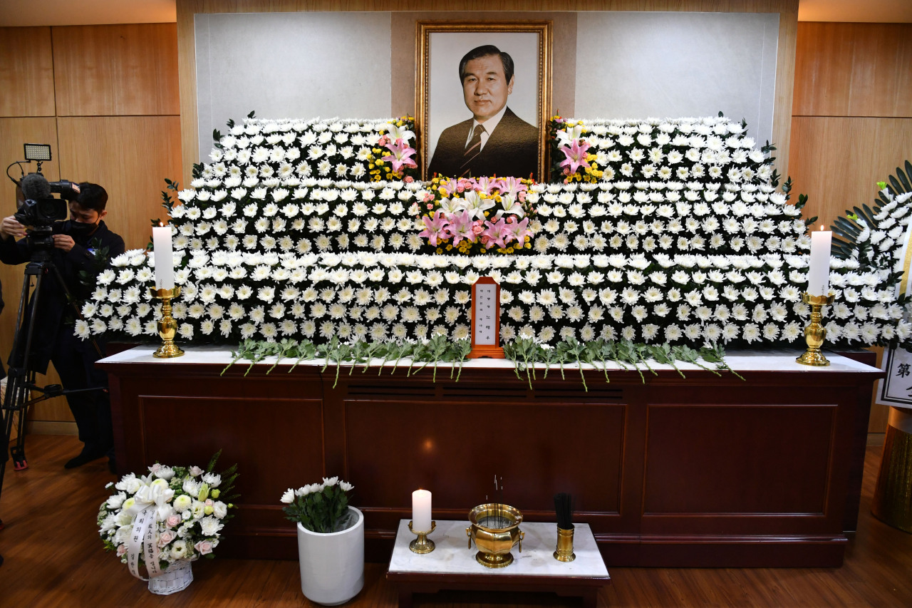 This photo taken on Wednesday, shows the funeral portrait of former President Roh Tae-woo at a funeral parlor at Seoul National University Hospital in Seoul. (Yonhap)