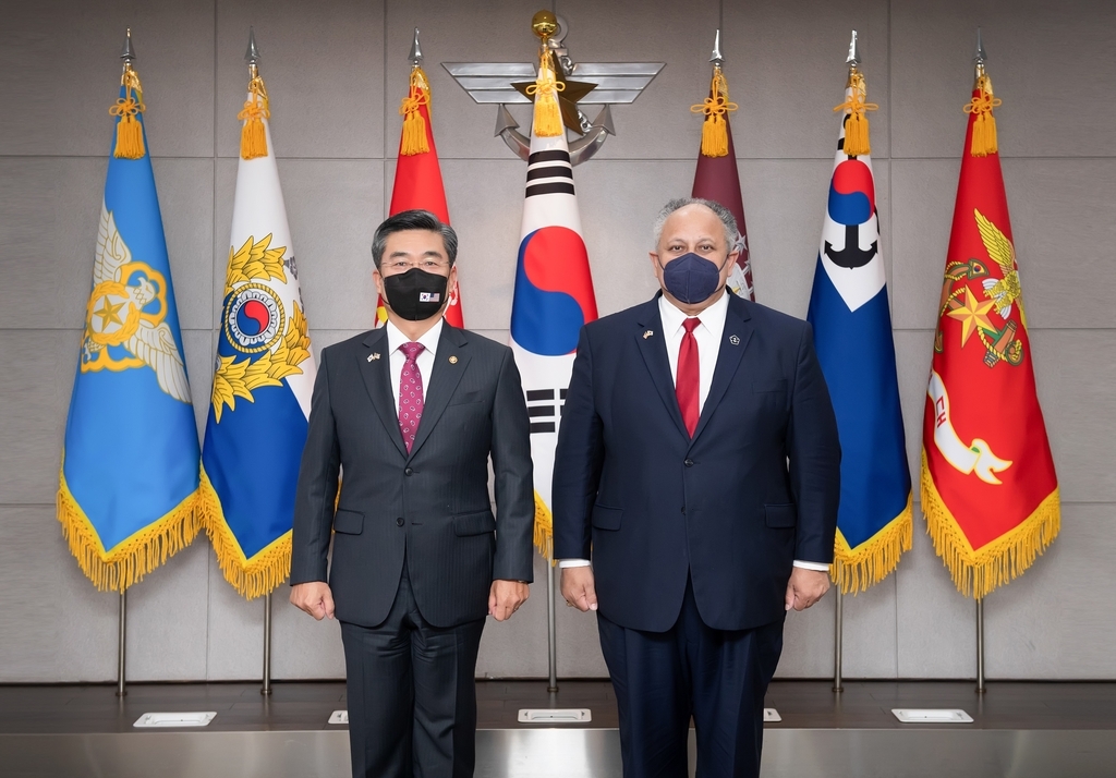 South Korea's Defense Minister Suh Wook (L) and US Secretary of the Navy Carlos Del Toro pose for a photo as they meet for talks at the defense ministry in Seoul on Thursday, in this photo released by Suh's office. (Suh Wook's office)