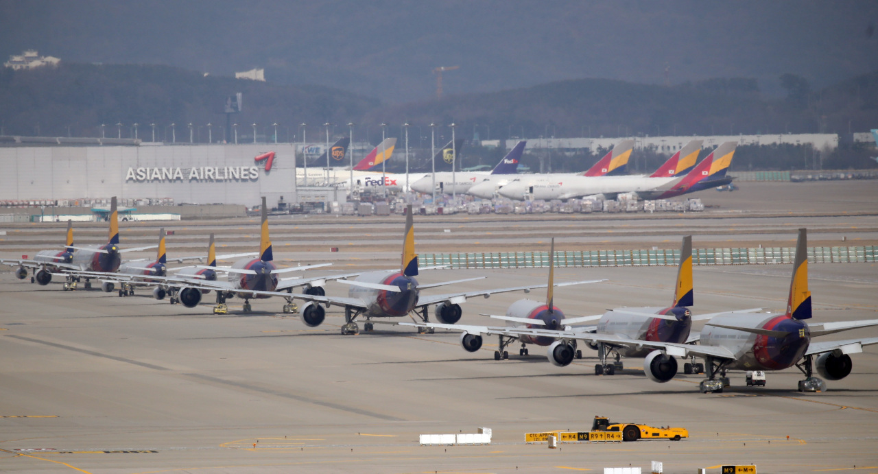 Aircrafts queue up at Incheon International Airport. (Yonhap)