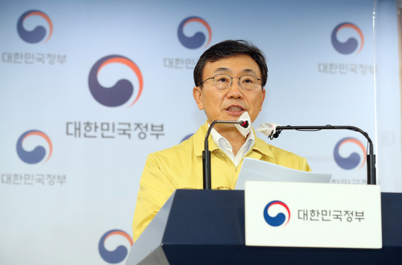 South Korean Minister of Health and Welfare Kwon Deok-cheol speaks during a news briefing Friday. (Ministry of Health and Welfare)