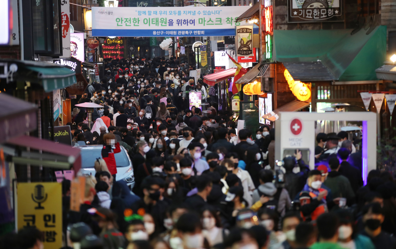 People walk in a street in Itaewon, Seoul on Sunday. (Yonhap)