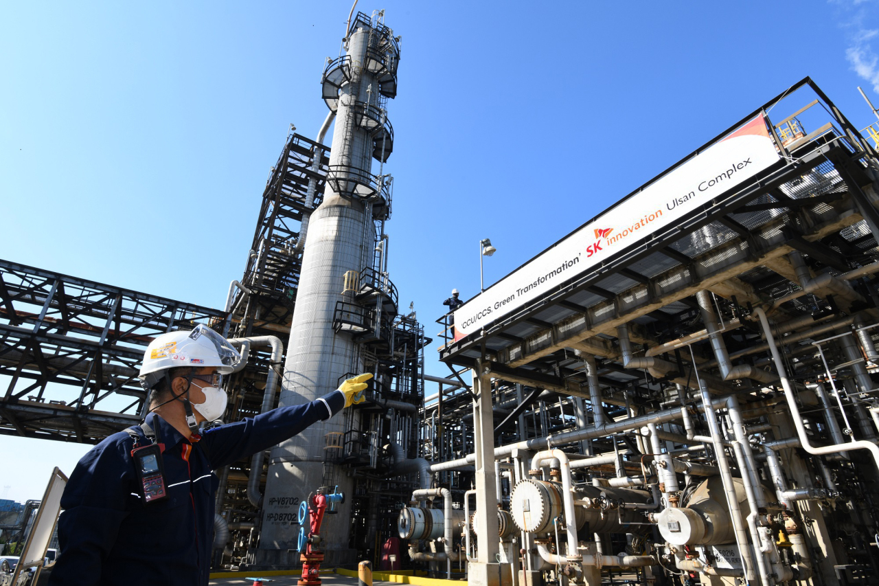 An SK Innovation engineer stands in front of a production facility at the firm’s petrochemical plant in Ulsan. (SK Innovation)