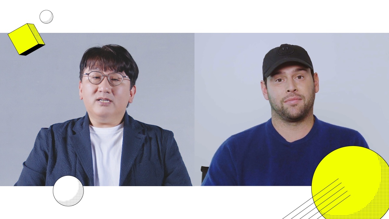 Bang Si-hyuk (left), chairman of Hybe, and Scooter Braun, CEO of Hybe America, speak during an online press conference Thursday. (Hybe)