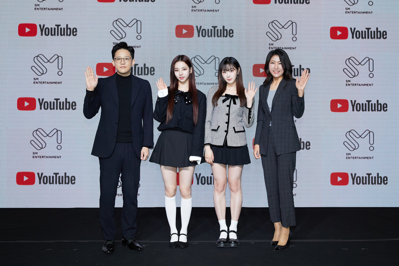 (From left) S.M. Entertainment CEO Lee Sung-soo, aespa members Karina and Giselle and YouTube Head of Music Partnerships in Greater China and Korea Lee Sun attend the ”S.M.xYouTube Remastering Project” press conference on Thursday. (YouTube Korea)