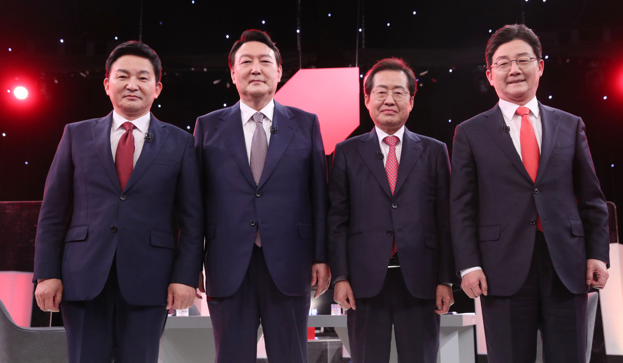 This photo shows (from L to R) former Jeju Gov. Won Hee-ryong, former Prosecutor General Yoon Seok-youl, People Power Party Rep. Hong Joon-pyo and former Rep. Yoo Seong-min ahead of a TV debate in Seoul on Oct. 31, 2021. (Yonhap)