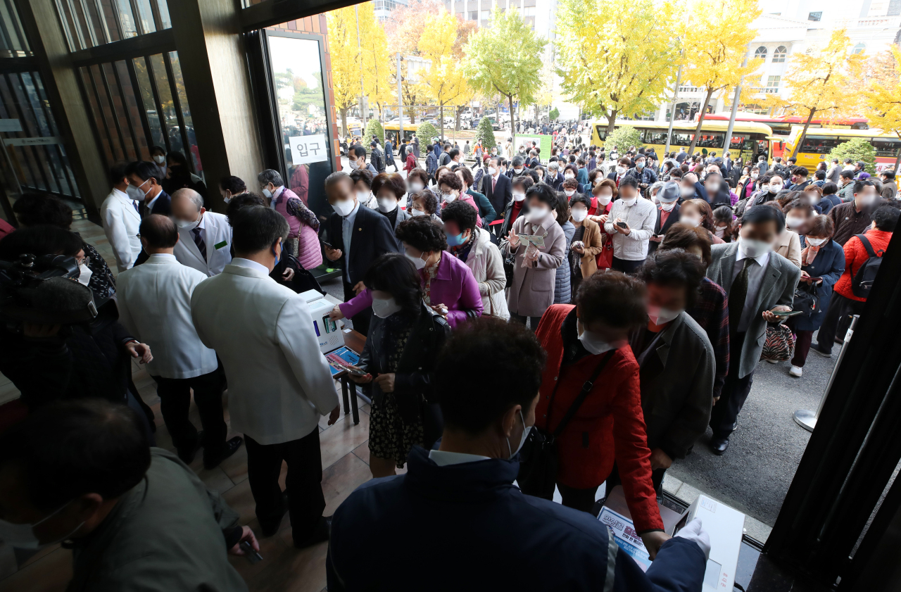 A church in Seoul is crowded on Sunday, the first weekend after South Korea shifted to its 