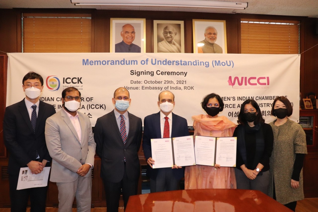 From left: Jungyoon Yang, acting secretary-general of the Indian Chamber of Commerce in Korea, Swapnil Thorat, second secretary for commerce at the Indian Embassy in Seoul, Surinder Bhagat, deputy chief of mission at the Indian Embassy in Seoul, Sachin Satpute, chairman of the Indian Chamber of Commerce in Korea, and Women’s Indian Chamber of Commerce & Industry Korea affiliated South Korea- India Business Council president Neeti Virmani, vice-president Asha Kothari and council member Jinha Mahima Kim.(Indian Chamber of Commerce in Korea)