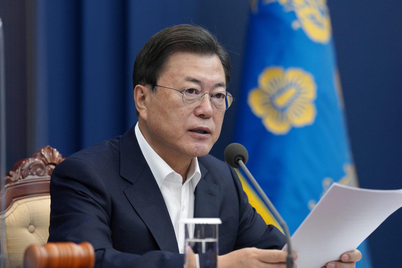 President Moon Jae-in speaks at a Cabinet meeting on Tuesday. (Yonhap)