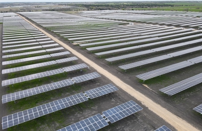 This undated photo shows its 168-megawatt-hour solar power plant in Texas, the United States. (Hanwha Q Cells)