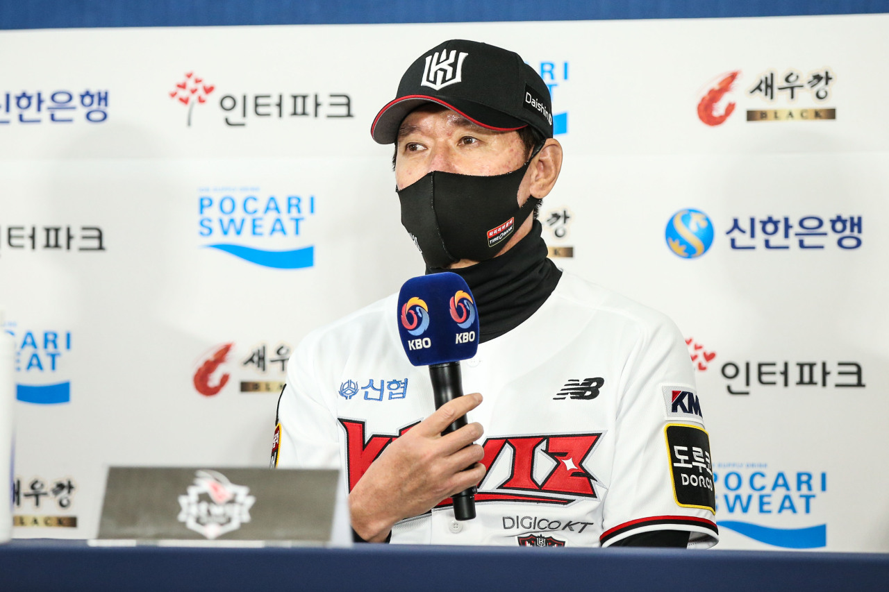 KT Wiz manager Lee Kang-chul speaks during the Korean Series media day at Gocheok Sky Dome in Seoul on Saturday, in this photo provided by the Korea Baseball Organization. (Yonhap)