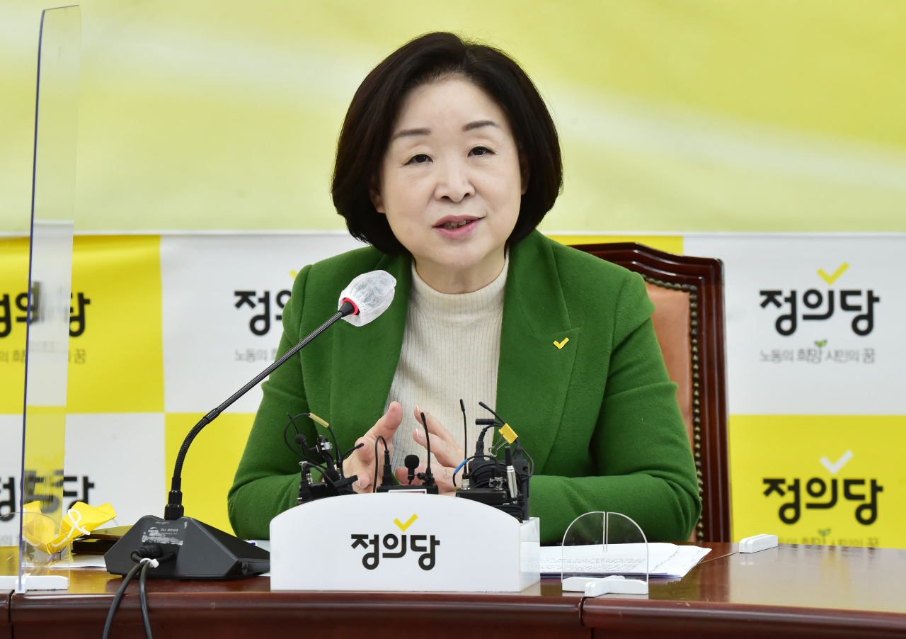Sim Sang-jeung, the presidential candidate of the minor progressive Justice Party, speaks at the National Assembly in Seoul on Monday, to introduce her plans for the country's military draft system. (Yonhap)