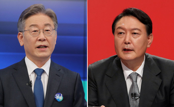 People Power Party presidential candidate Yoon Seok-youl (right) and Democratic Party candidate Lee Jae-myung (Yonhap)