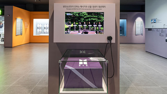 Time capsule that BTS presented to President Moon Jae-in on Sept. 19 is on display at the permanent exhibition hall of the National Museum of Korean Contemporary History. (National Museum of Korean Contemporary History)