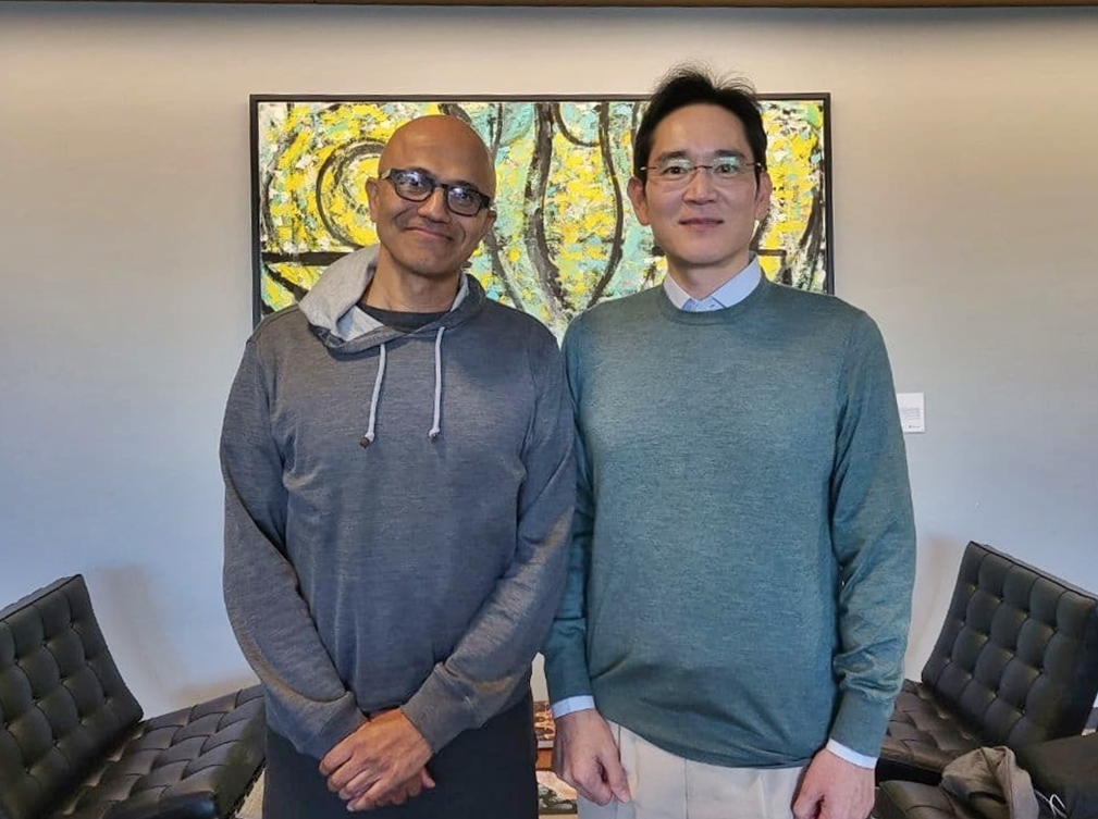 Samsung Electronics Vice Chairman Lee Jae-yong (right) meets with Microsoft CEO Satya Nadella in Washington D.C. on Saturday, US time. (Samsung Electronics)