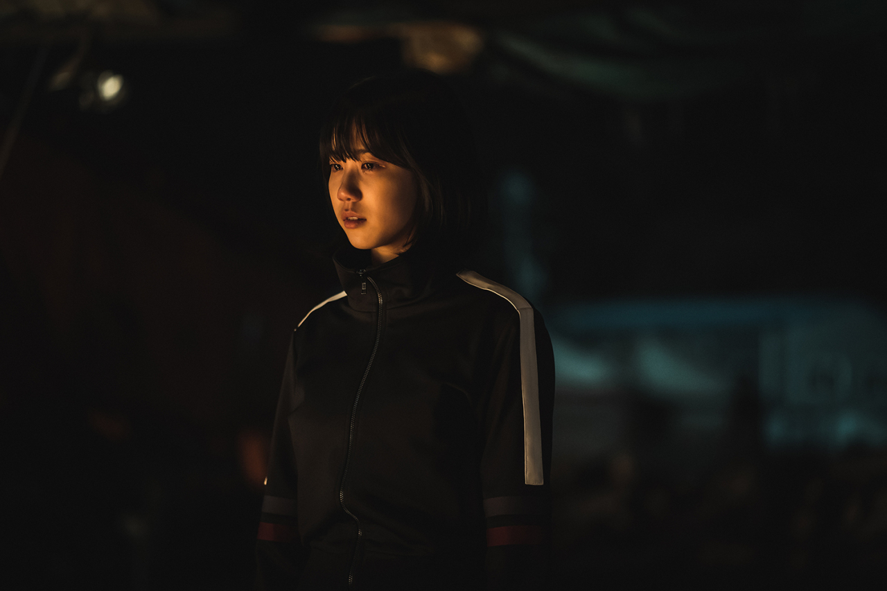 Jin Hee-jung (Lee Re) is the daughter of detective Jin Gyeong-hun in Netflix series “Hellbound.” (Netflix)