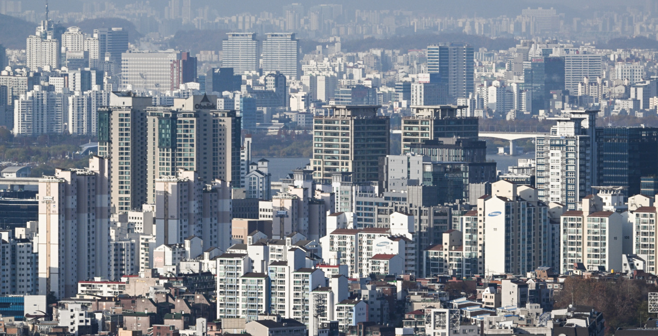 Apartment complexes are seen around Han River in Seoul on Monday. (Yonhap)
