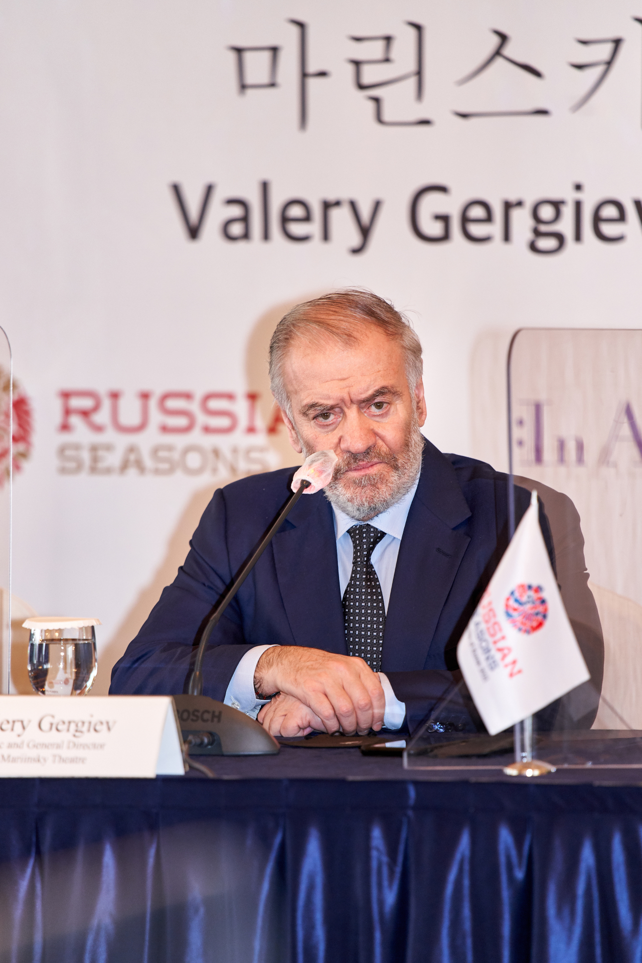 Russian maestro Valery Gergiev attends a press conference in Seoul on Tuesday. (In Arts Production)